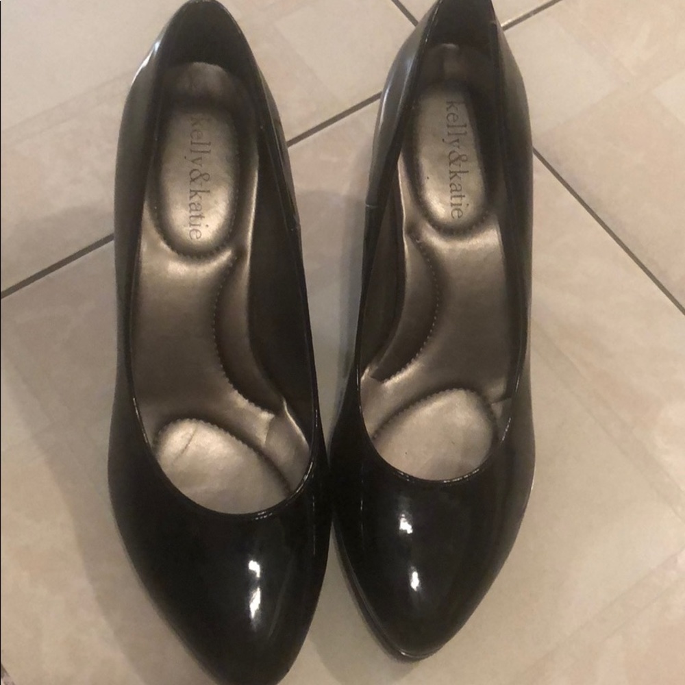 Pumps - Picture 2 of 7